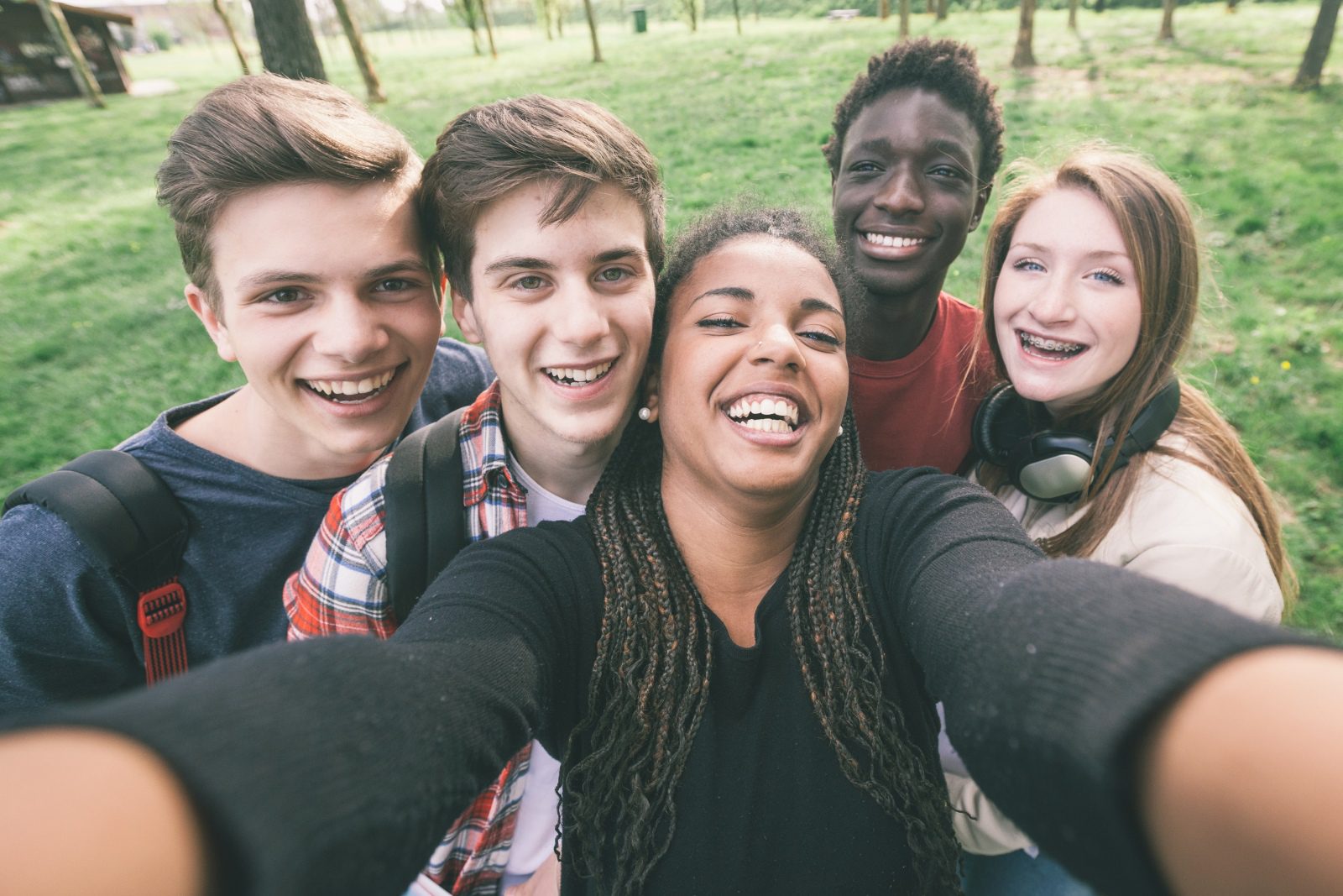 Group,Of,Multiethnic,Teenagers,Taking,A,Selfie